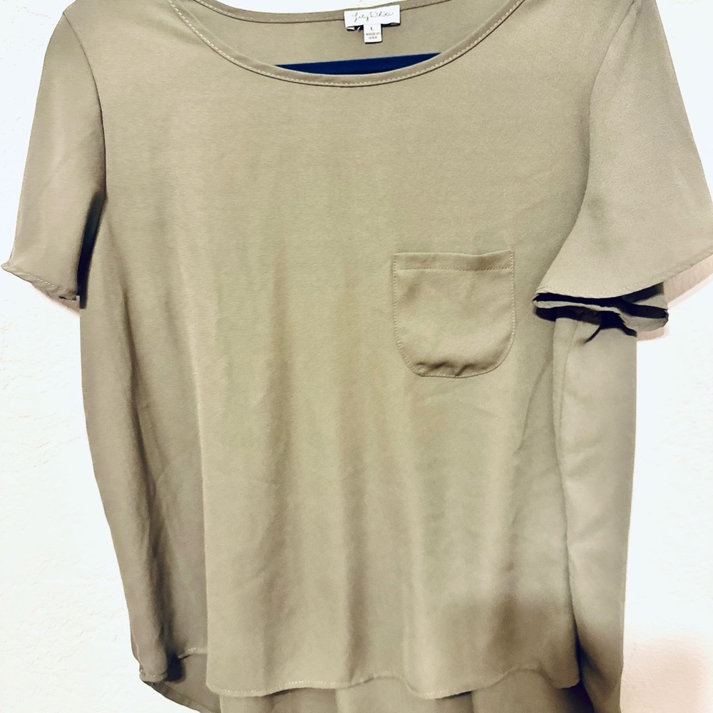 Lily White Olive Short Sleeve Top NWOT size Large